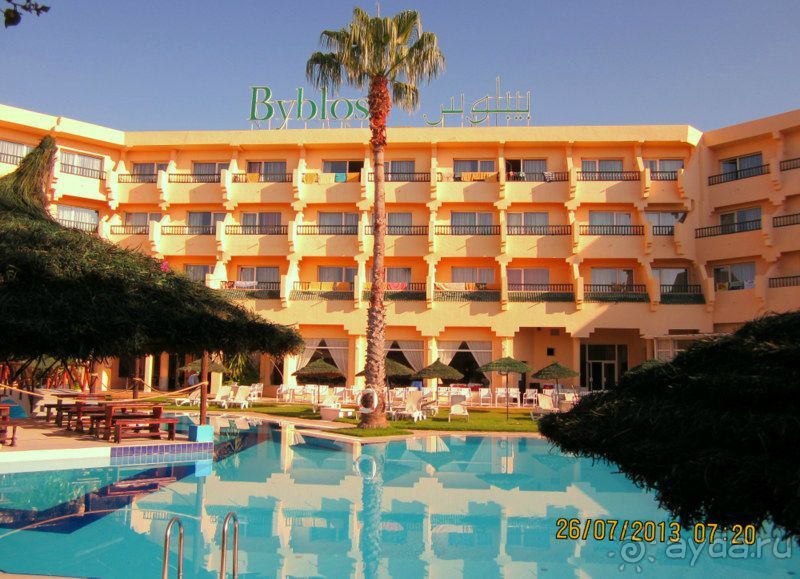 Бар у бассейна 