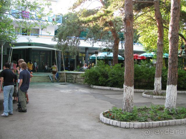 перед входом