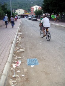 Ужасная дорога на пляж (возле мусора и кладбища)