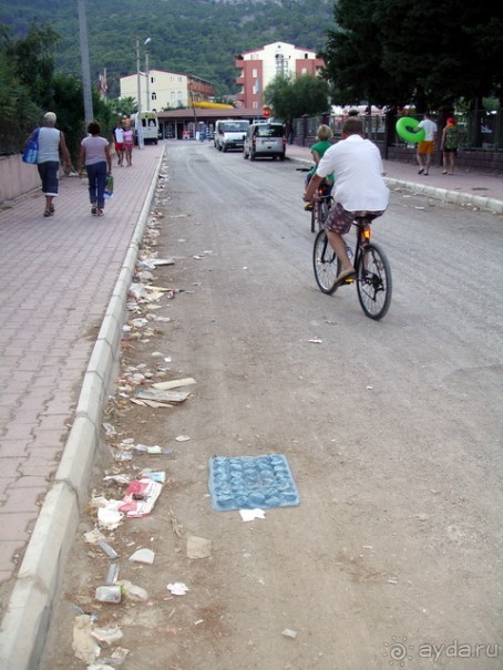Ужасная дорога на пляж (возле мусора и кладбища)