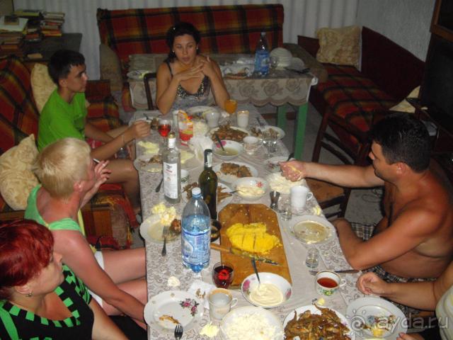 вечерние посиделки,готовят сами