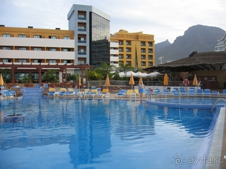 Территория небольшая, но ресторан и холл потрясли.