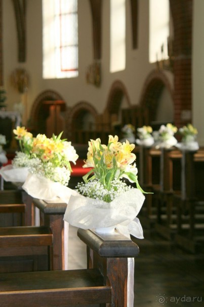 Свадебное убранство католического собора в Каунасе...