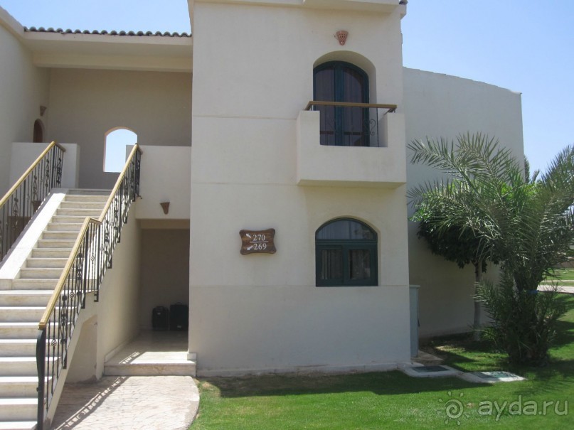 Наш бунгало. Где-то посередине между главным рестораном и пляжем