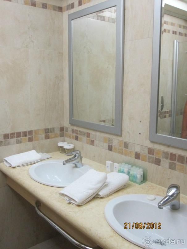 Большой и вполне комфортный отель