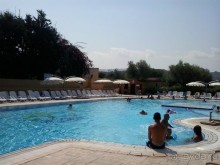 зеленый большой отель клубного типа