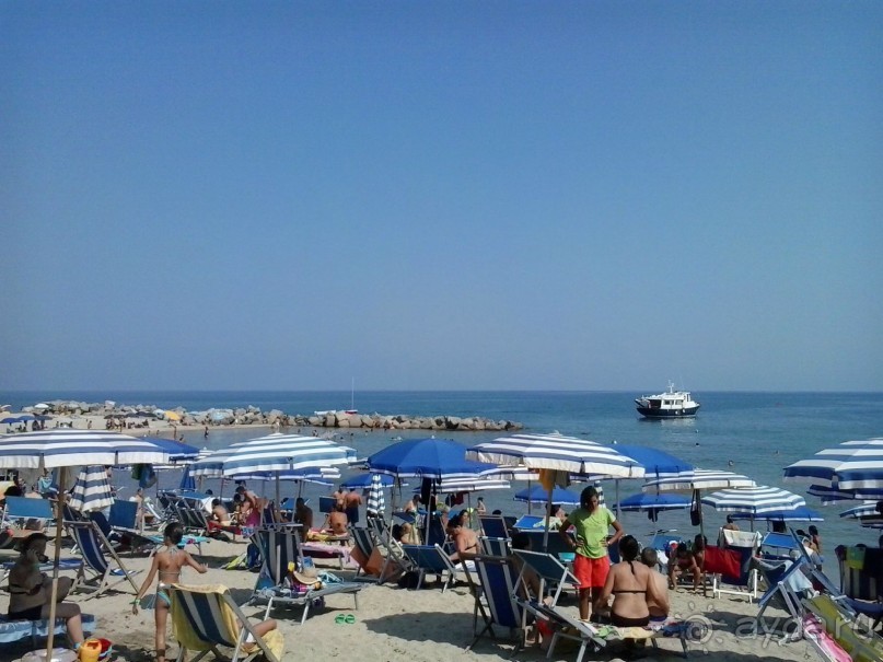 зеленый большой отель клубного типа