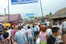 2011 г. Народу ... не протолкнуться. "Шура берегите карманы"