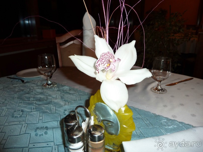 Сервировка стола в ресторане