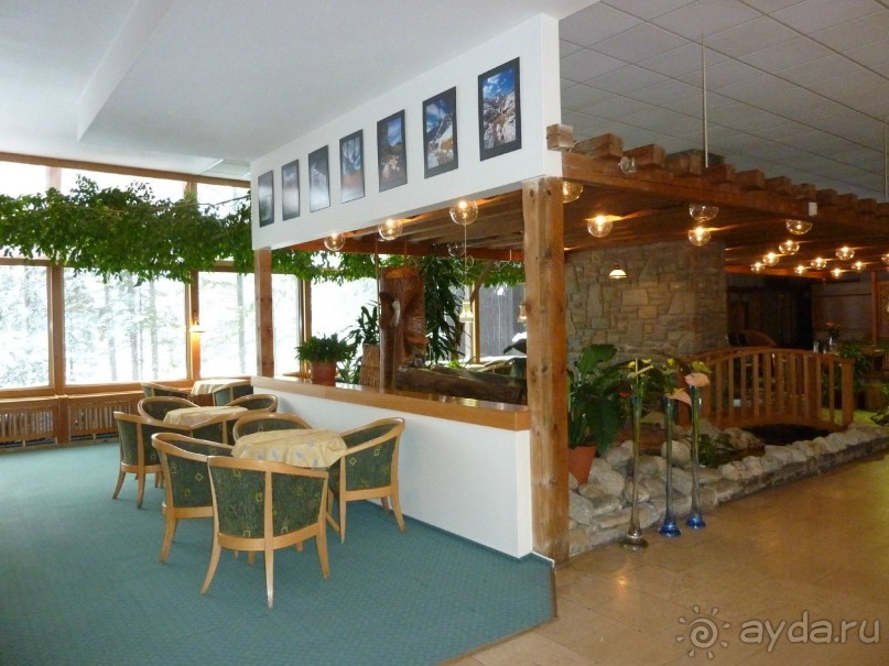 В холле отеля