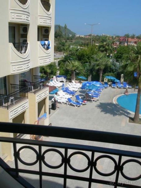 фото Larissa Inn