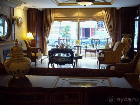 Холл напротив reception