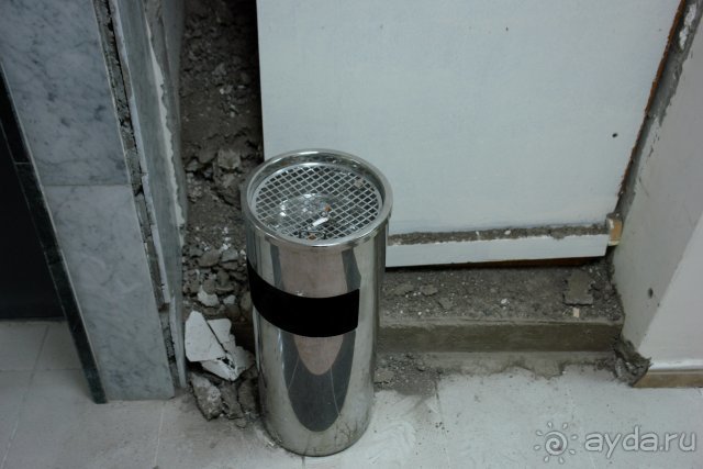 место для курения у лифта