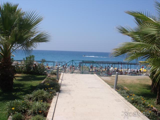 по дорожке к пляжу