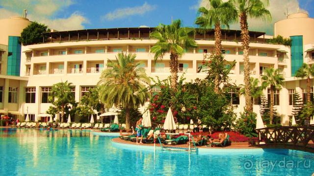 фото Maximillian