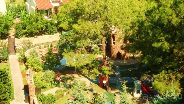 фото Maximillian