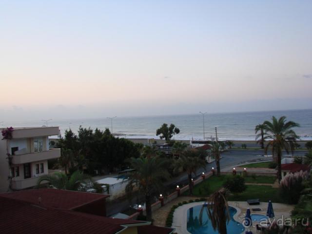 Нормальный отель рядом с морем, но шумновато