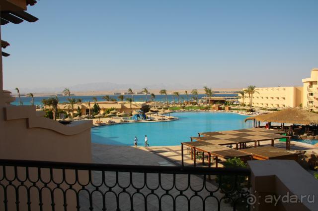 Девиз этого отеля - очереди в столовой! 