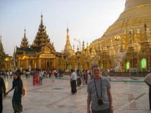 У главной ступы с другой стороны