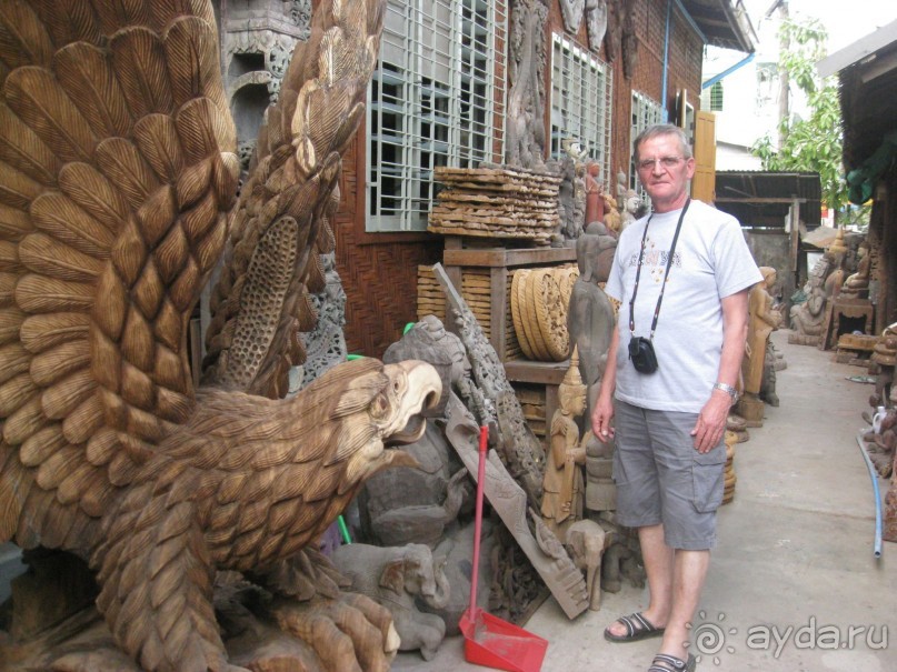 Прошу упаковать все эти сувениры, жена возражает