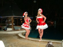 Новогодние пляски снегурочек