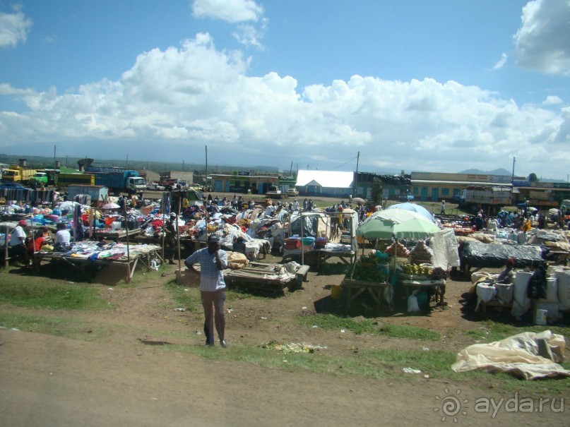 Зтот придорожный шопинг наших дам не соблазнил