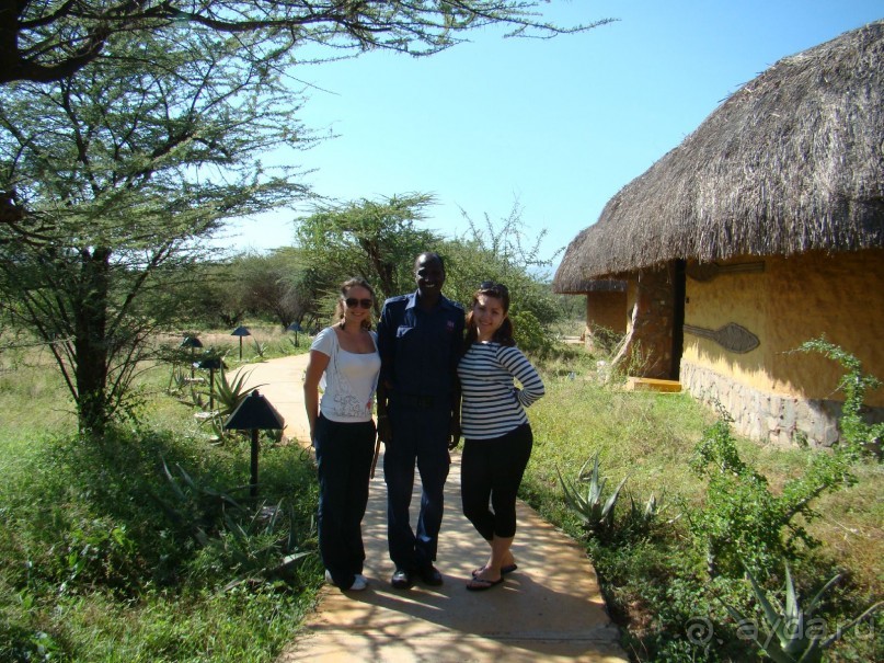 Доблестный секьюрити в Самбуру Лодж