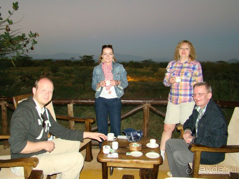 Лодж в Самбуру. Сразу за верандой начинается савана