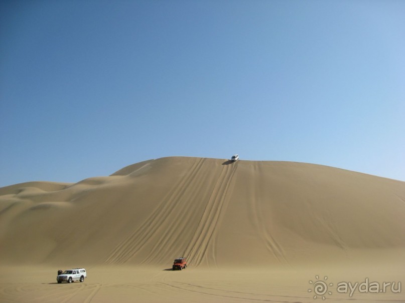 На машинах по дюнам в окрестностях Валвис-Бэй.