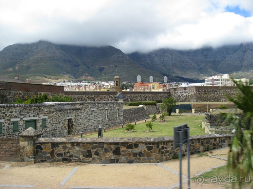 Крепость, построенная еще голландцами.