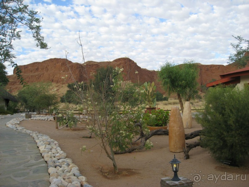 Около нашего бунгало в отеле Namib Desert Lodge/