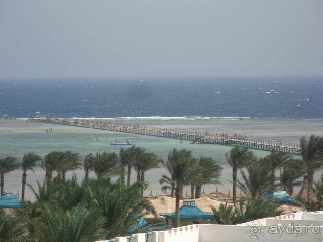 понтон и море