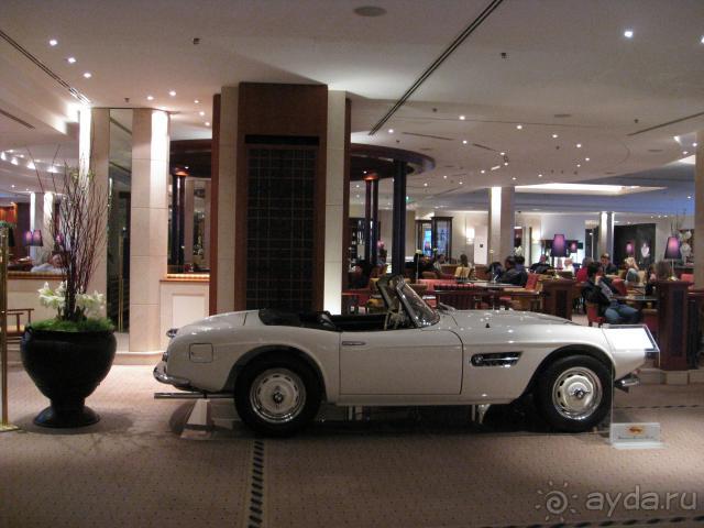 Кафе в холле отеля