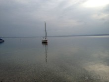 Био на берегу озера