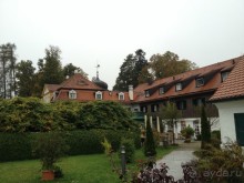 Био на берегу озера