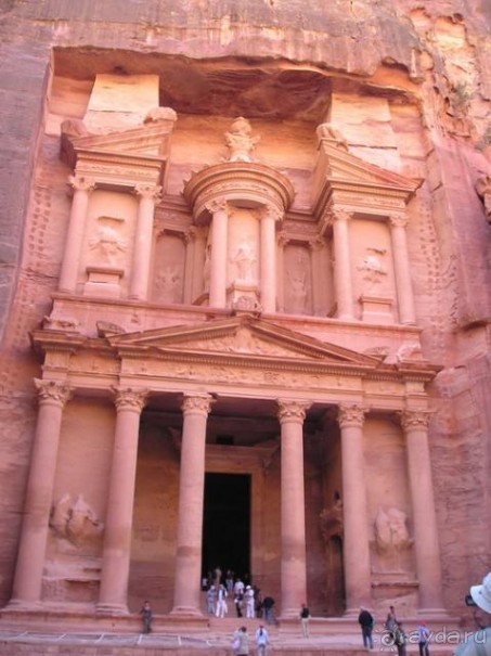 Удобен для старта в Иерусалим.