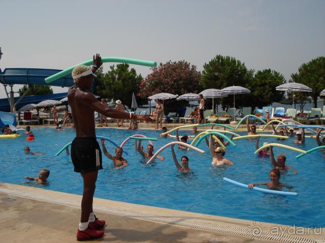 Не стоит так ругать этот отель, сравните с другими