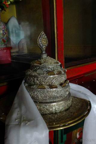 Женский монастырь религии бон