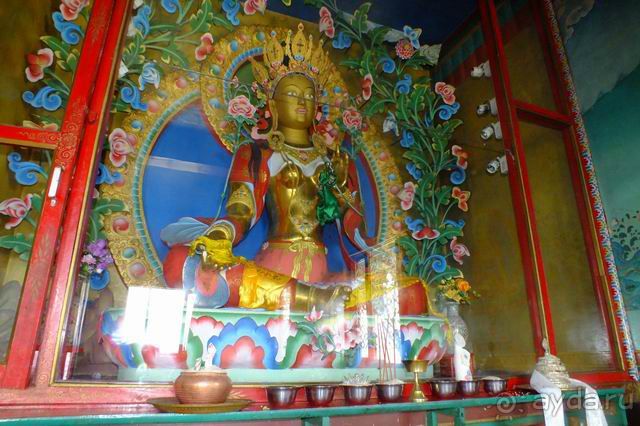 Женский монастырь религии бон