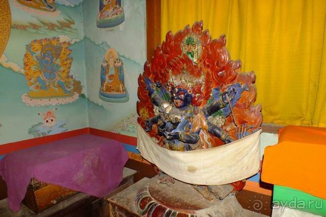 Женский монастырь религии бон