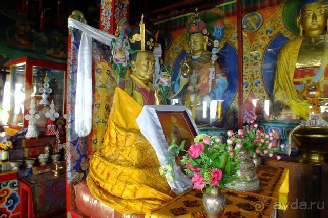 Женский монастырь религии бон