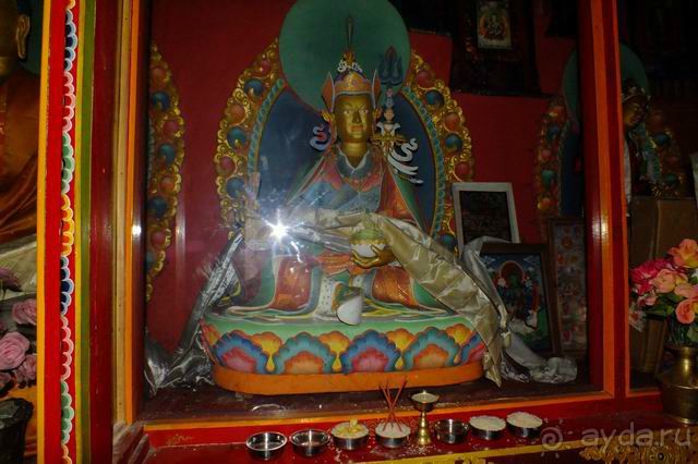 Женский монастырь религии бон