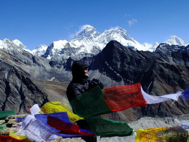 Саша Тишков на фоне Эвереста
