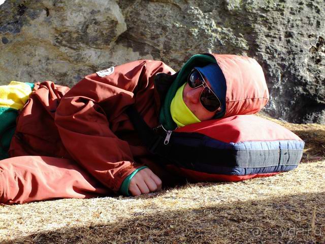 Саша Владимиров отдыхает на акклиматизационной вершине