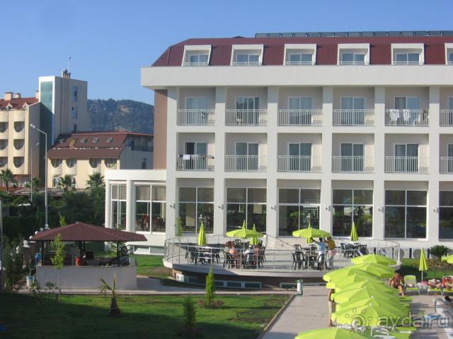 фото MG White Lilyum