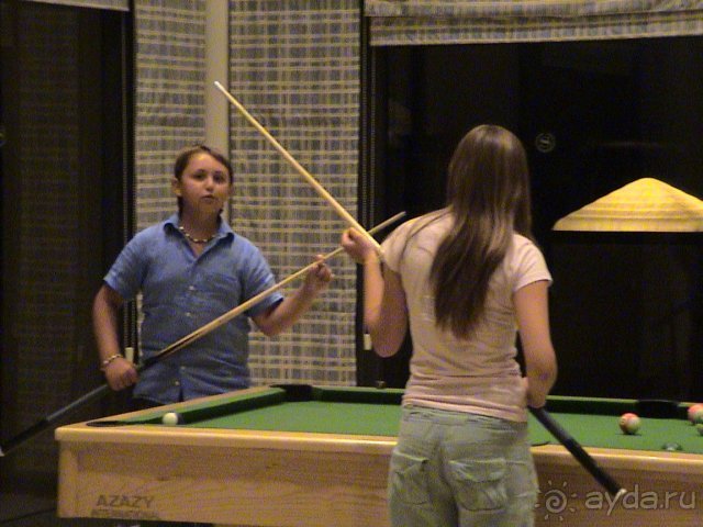 Кому дискотека,а кому-бильярд!