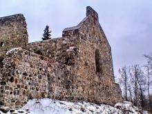 Крестонрсцев давно уж нет,а замок остался и неплохо выглядит!