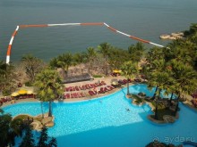 Как всегда--плюсы и минусы. И некоторое удивление.