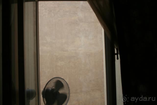 вид из номера *(