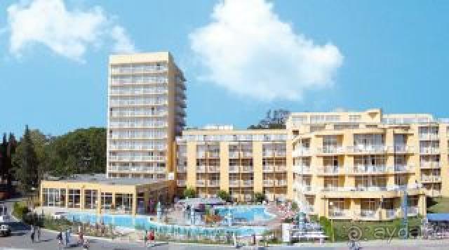 Неплохой отель для семейного отдыха в нескольких шагах от моря.